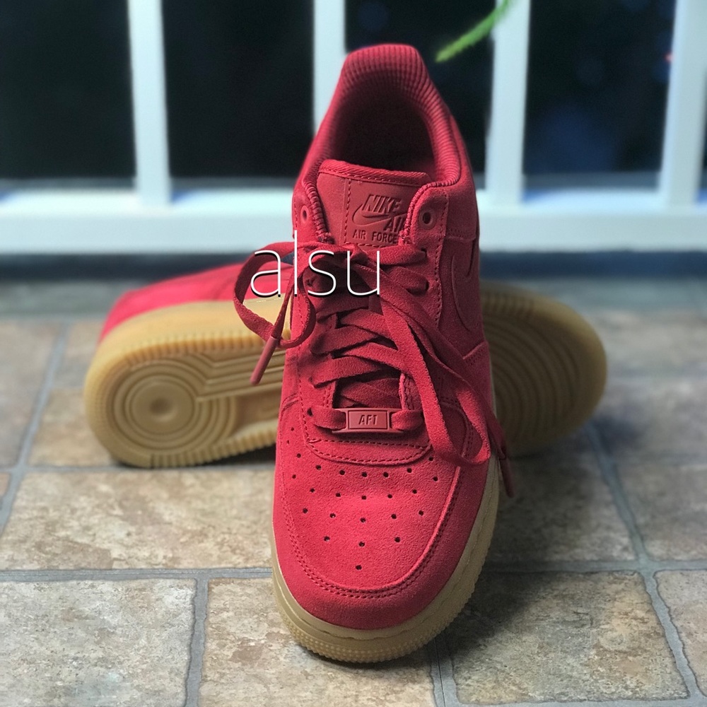 NWT Nike Air Force 1’07 SE Suede Speed Red WMNS - Picture 3 of 8